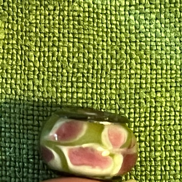 Pandora Murano glass charm, green with pink/white swirl pattern, 1 of set of 5 - Picture 3 of 6